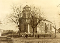 Die teilweise wieder aufgebaute Kirche 1953